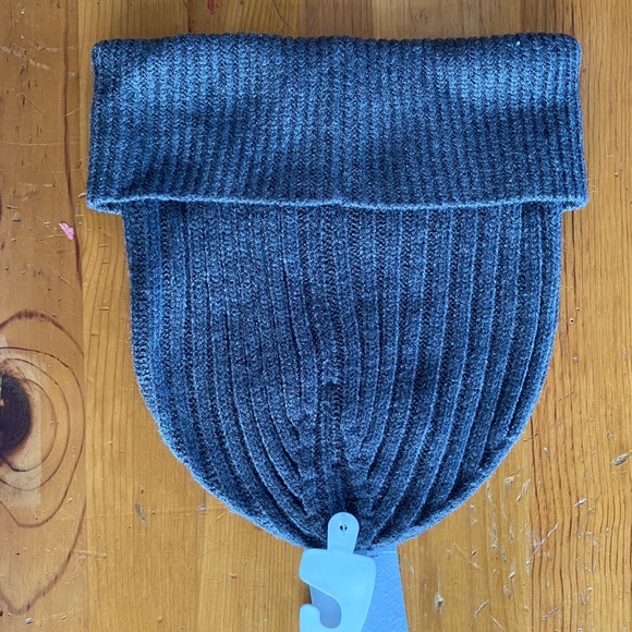 NWT MICHAEL MICHAEL KORS Grey Beanie - Picture 4 of 6